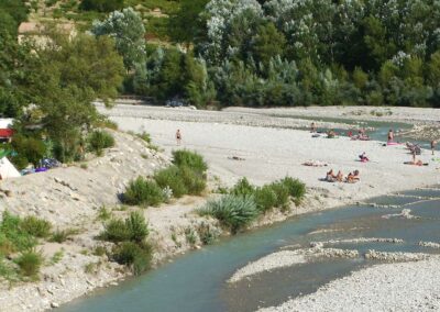 Campement au bord de la rivière Eygues